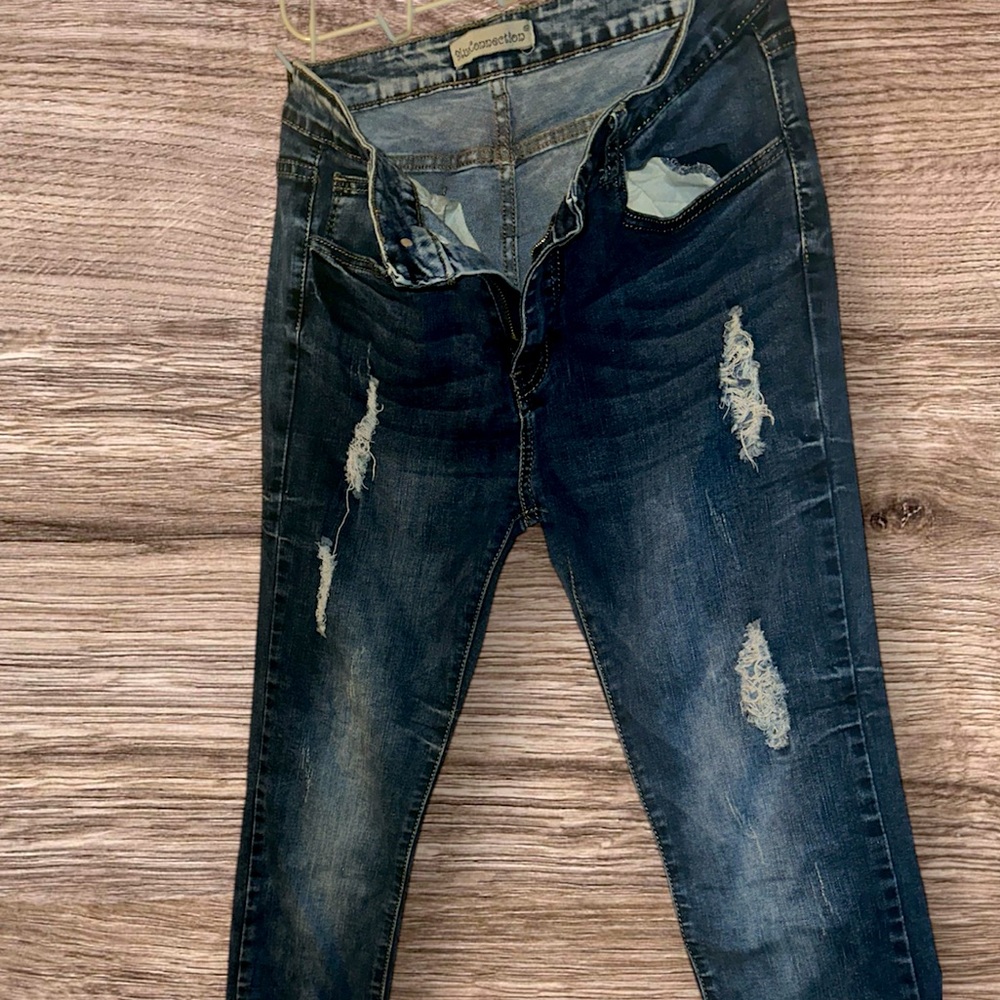 Blue connection, red denim blue jeans wear